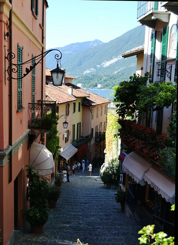 Como Bellagio street